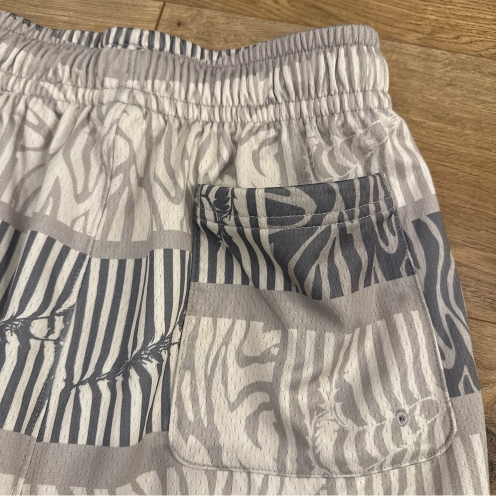 Nike Club Trippy Safari Print Mesh Shorts Grey/Ivory Men's Size Small 5in Length - Picture 6 of 8